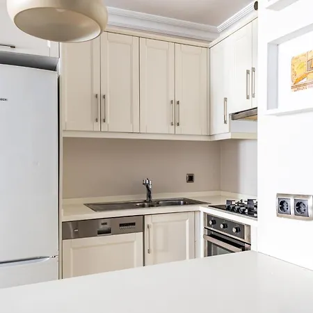 Stylish Urban Oasis 2 Min To Galata Tower شقة